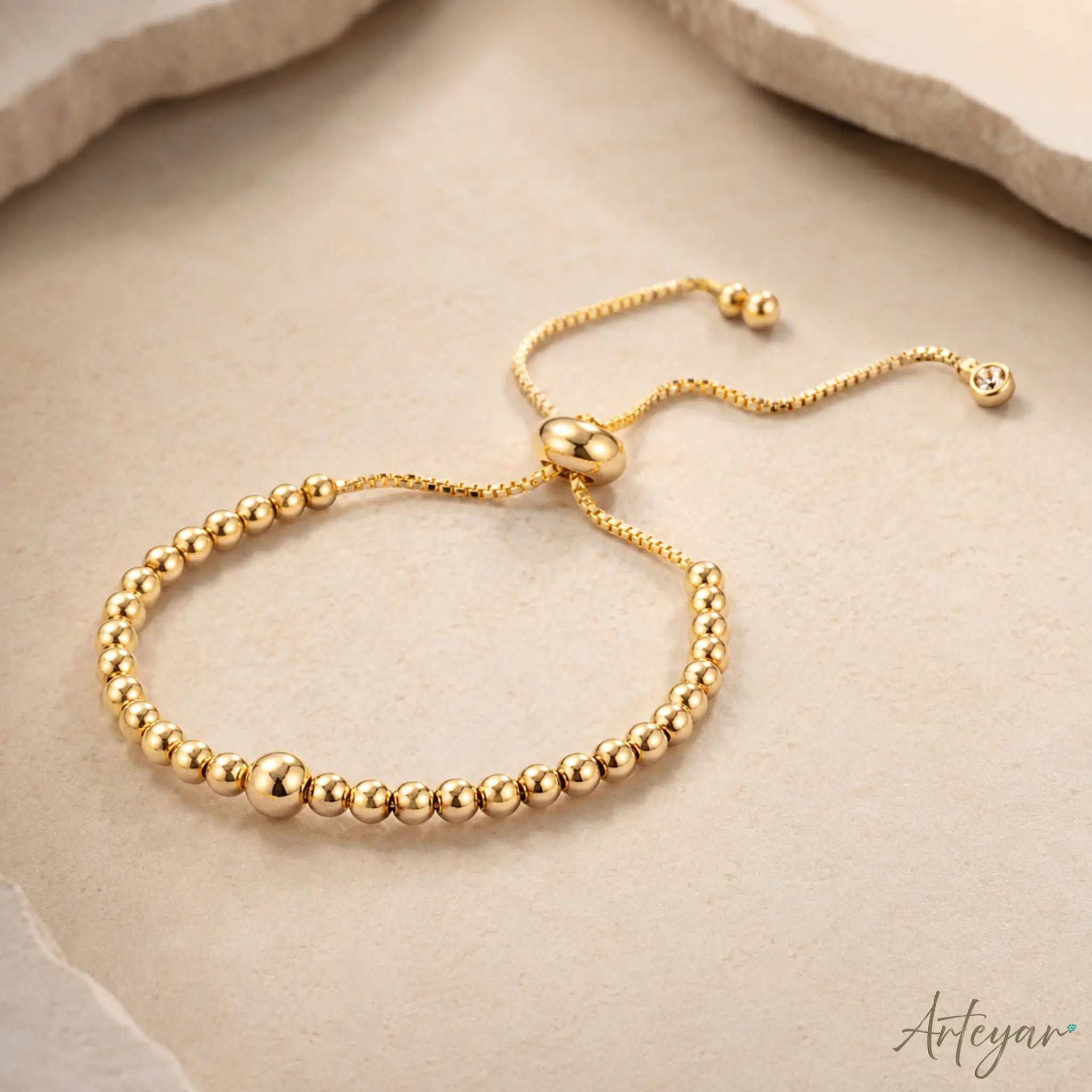 Elegant Golden Beaded Bracelet with an Adjustable Sliding Clasp, Lien Design by Arteyar, Polished and Versatile Jewelry, Ideal for Solo Wear or Stacking.
