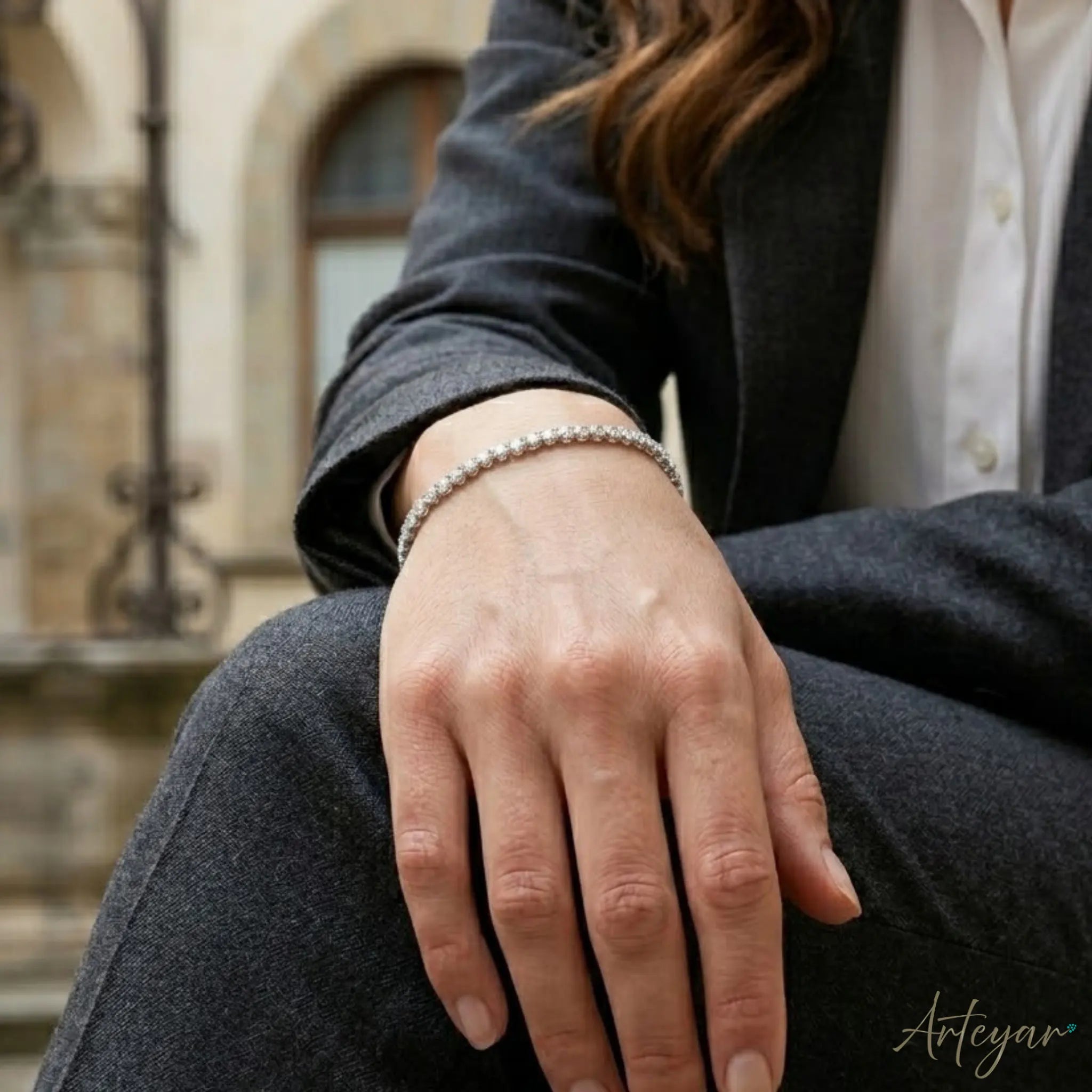 Elegant Radia Silver Bracelet with a Delicate Crystal Chain, Radia Silver Bracelet Design by Arteyar, Sophisticated and Timeless Accessory, Perfect for Daily Elegance or Special Occasions.