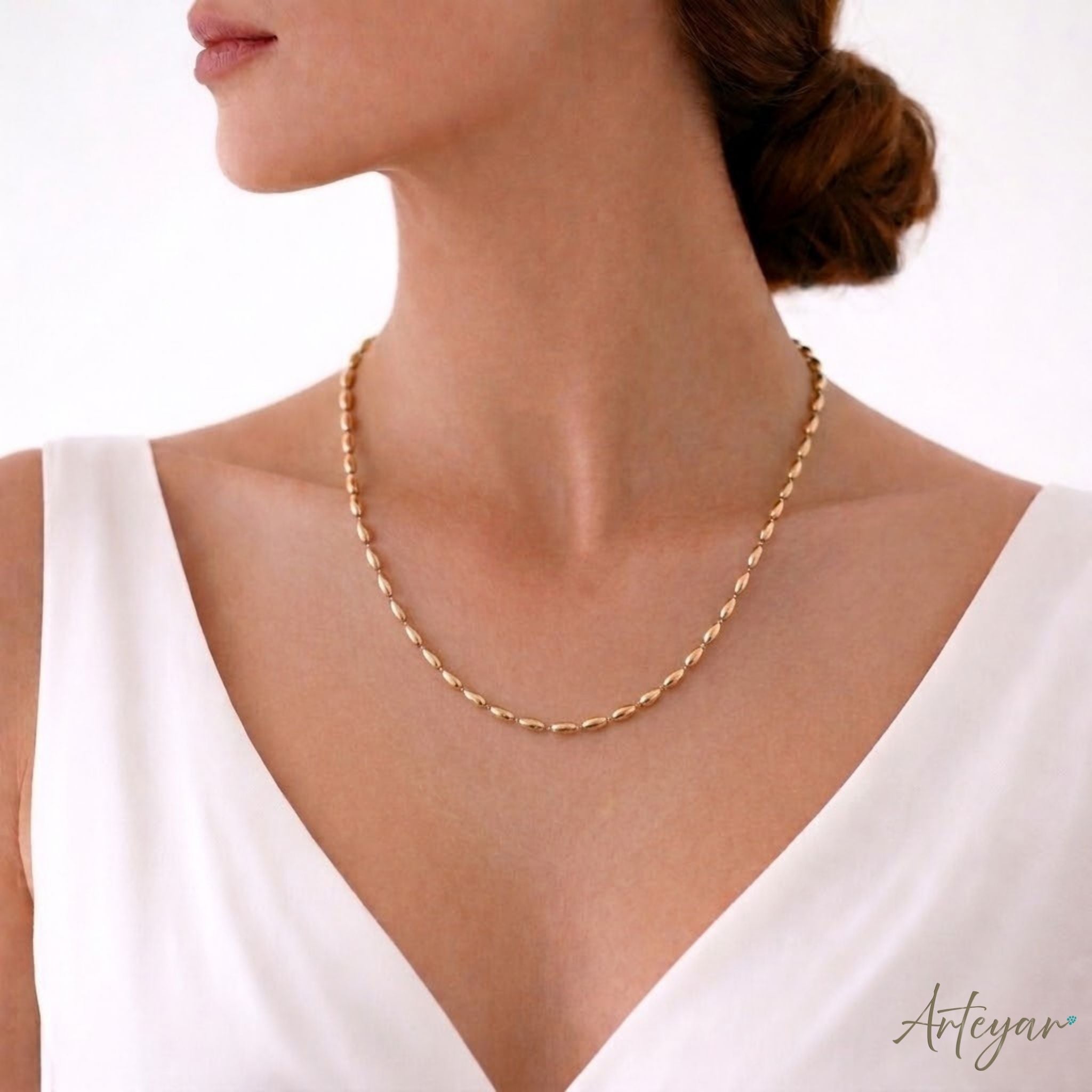 Gold Plated Necklace for Women, Liz Design by Arteyar, Featuring Elegant Oval-Shaped Links and Adjustable Chain, Perfect for Minimalist and Sophisticated Looks. ©Arteyar LLC 2025.
