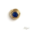 Sophisticated ring with lapis lazuli and gold wire spiral – Nido Lapis Lazuli by Arteyar