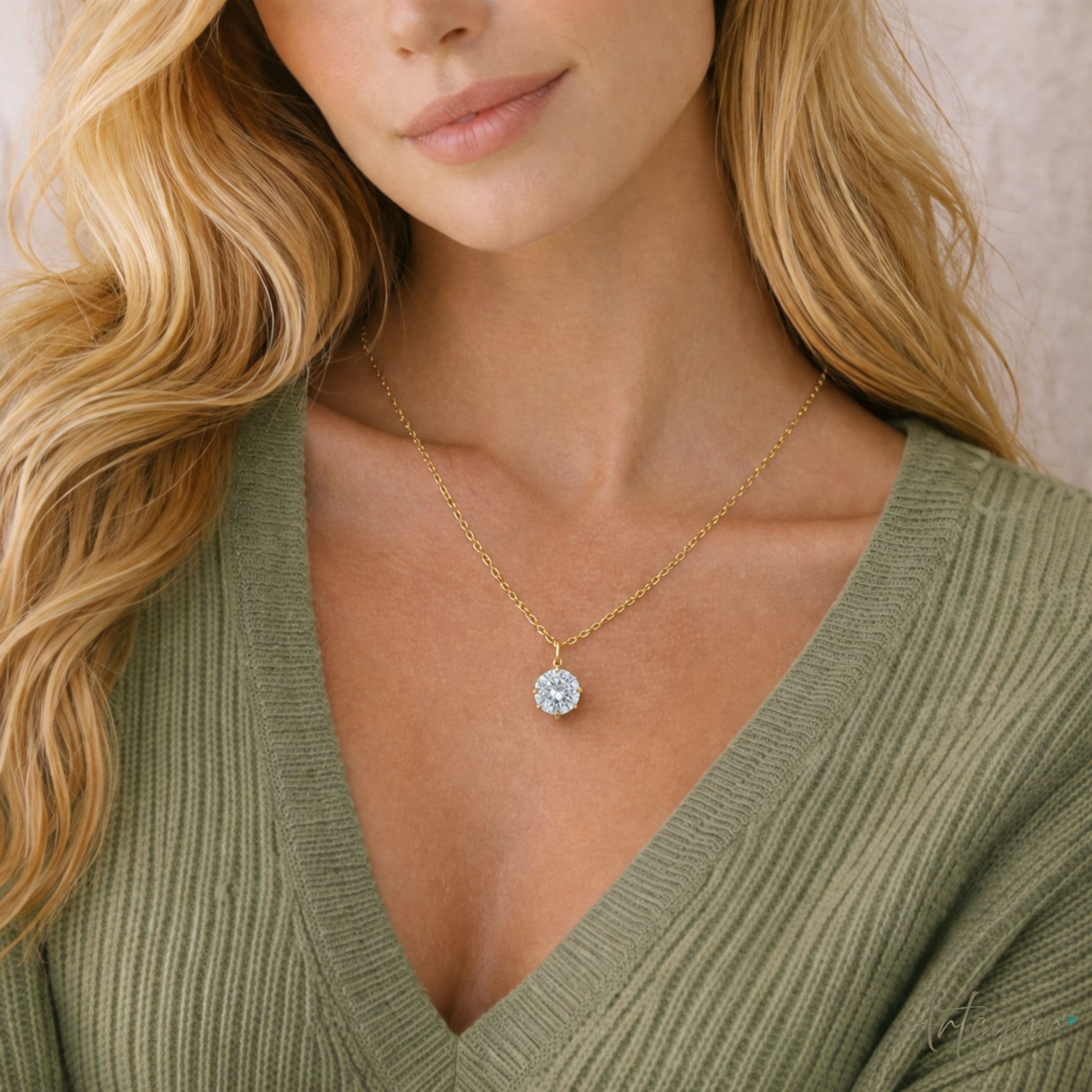 Gold Necklace with Large Round Crystal for Women, Cléa Design by Arteyar, Elegant Minimalist Jewelry with Adjustable Chain, Ideal for Special Occasions and Daily Elegance.