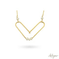 Delicate Gold Chain Necklace with a Modern Heart-Shaped Design and White Pearl Accents, Bella Collar Design by Arteyar, Elegant and Romantic Contemporary Jewelry, Perfect for Special Occasions and Everyday Wear.