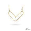 Delicate Gold Chain Necklace with a Modern Heart-Shaped Design and White Pearl Accents, Bella Collar Design by Arteyar, Elegant and Romantic Contemporary Jewelry, Perfect for Special Occasions and Everyday Wear.