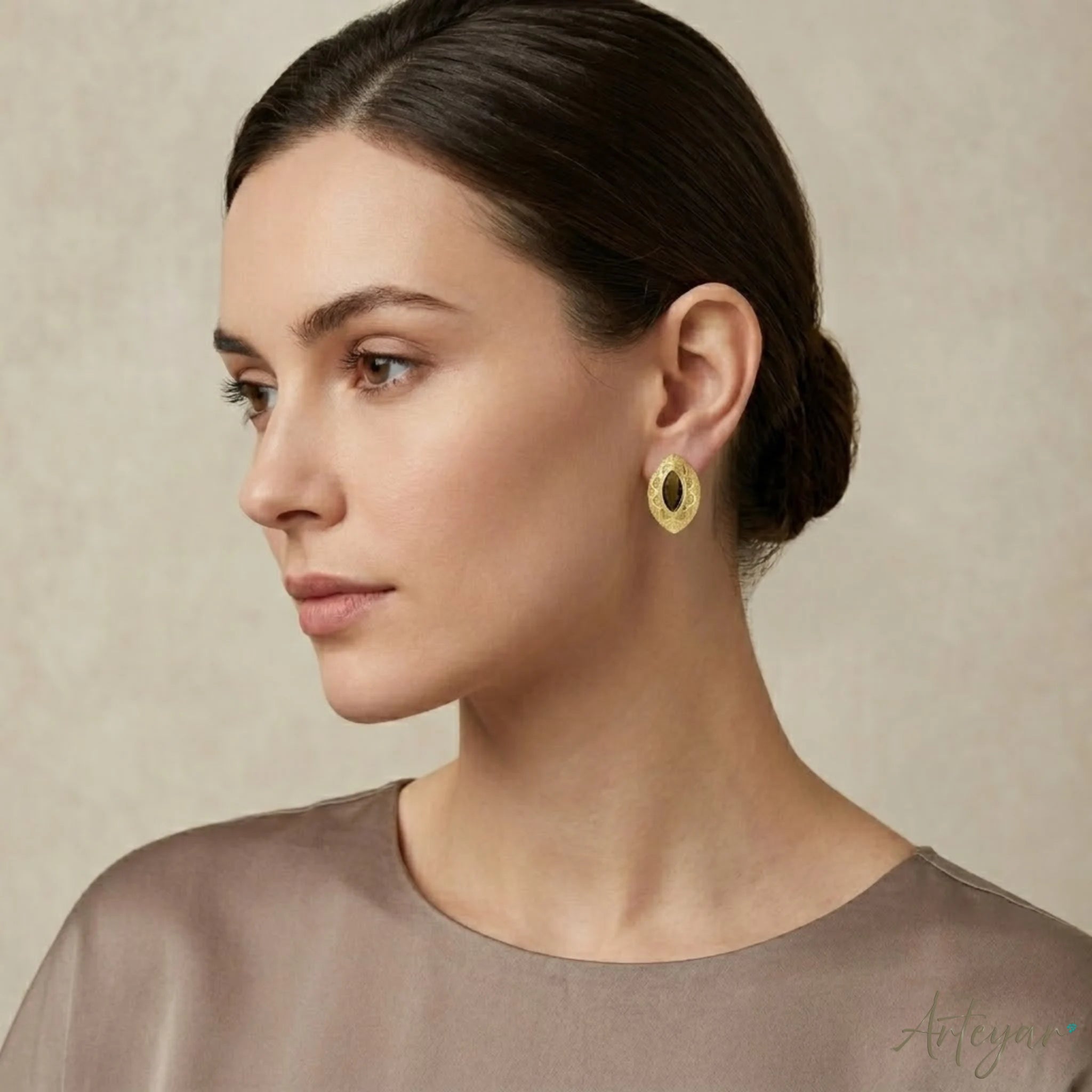 Gold and Dark-Tone Crystal Earrings for Women, Ébano Design by Arteyar, Almond-Shaped Jewelry with Elegant Relief Detailing and Bold Sophisticated Style