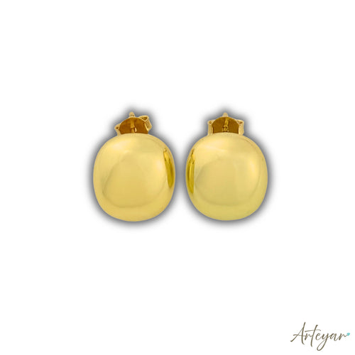 Minimalist gold earrings with polished round design, timeless and elegant style for women by Arteyar, Dora